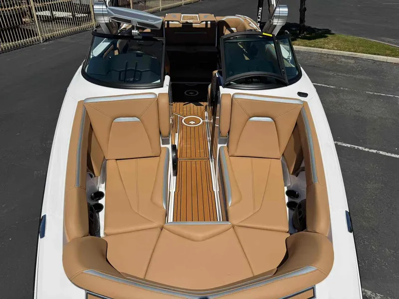 Slide: The Image of MasterCraft XStar S 2024 - 19