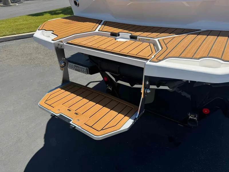 Slide: The Image of MasterCraft XStar S 2024 - 7