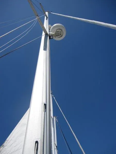 Slide: The Image of Mast of 2007 Catalina MkII sailboat against clear blue sky. - 35
