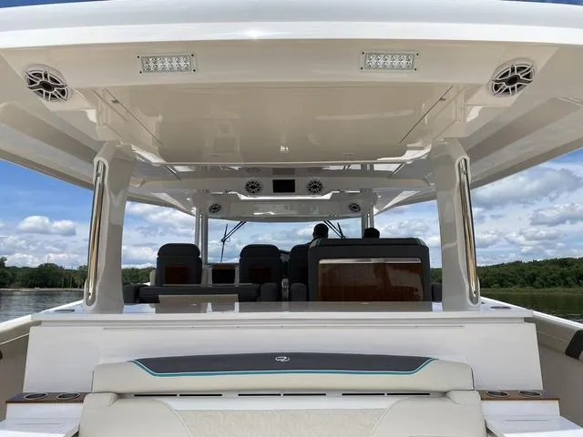 Slide: The Image of Regal 50 SAV 2025 - 10