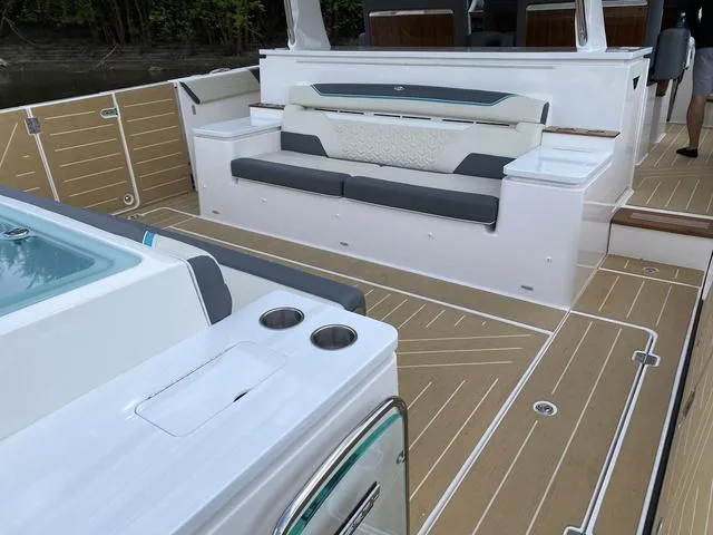 Slide: The Image of Regal 50 SAV 2025 - 15