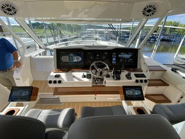 Slide: The Image of Regal 50 SAV 2025 - 24