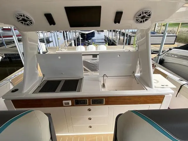 Slide: The Image of Regal 50 SAV 2025 - 28