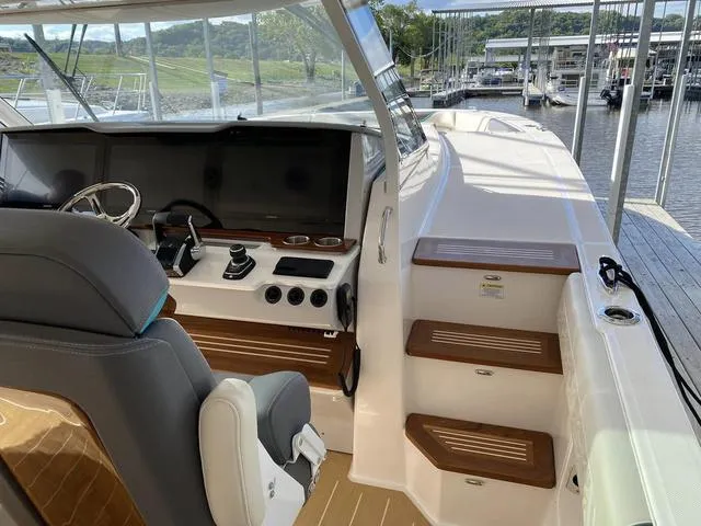 Slide: The Image of Regal 50 SAV 2025 - 7