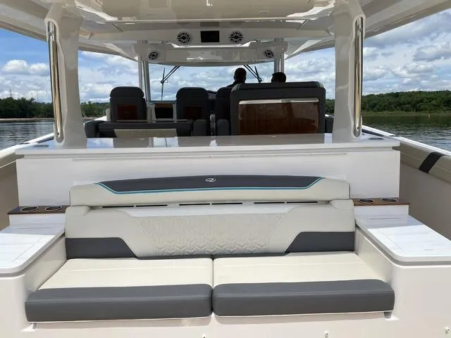 Slide: The Image of Regal 50 SAV 2025 - 9