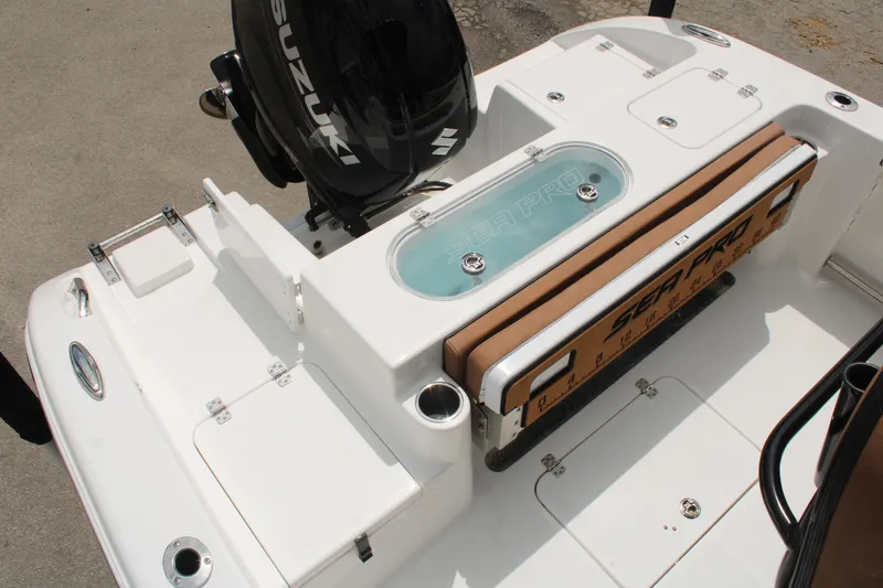 Slide: The Image of 2024 Sea Pro 222 boat stern with Suzuki outboard motor and livewell. - 7