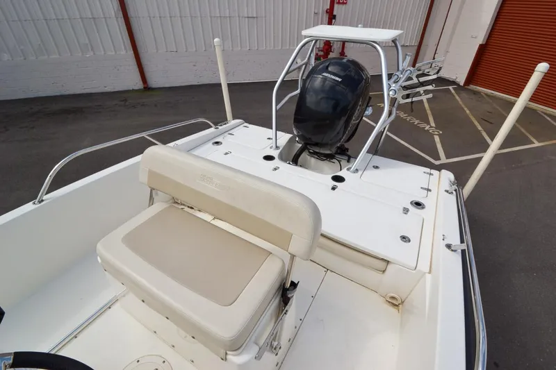 Slide: The Image of 2019 Boston Whaler 180 Dauntless boat with outboard motor and seating. - 17