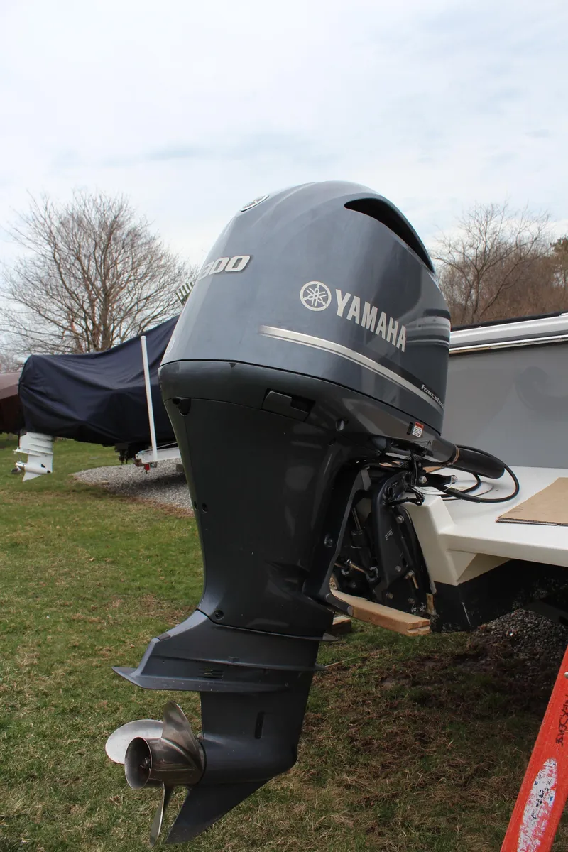 Slide: The Image of Yamaha outboard motor on 2020 Parker 2520 XL Deep Vee Sport Cabin boat. - 29
