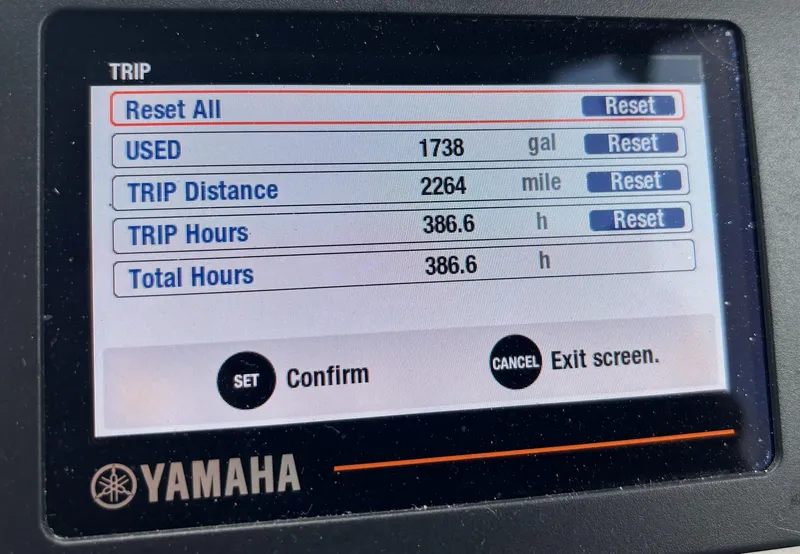 Slide: The Image of Yamaha trip display showing fuel usage, distance, and hours for Parker 2520 XL Deep Vee Sport Cabin. - 40