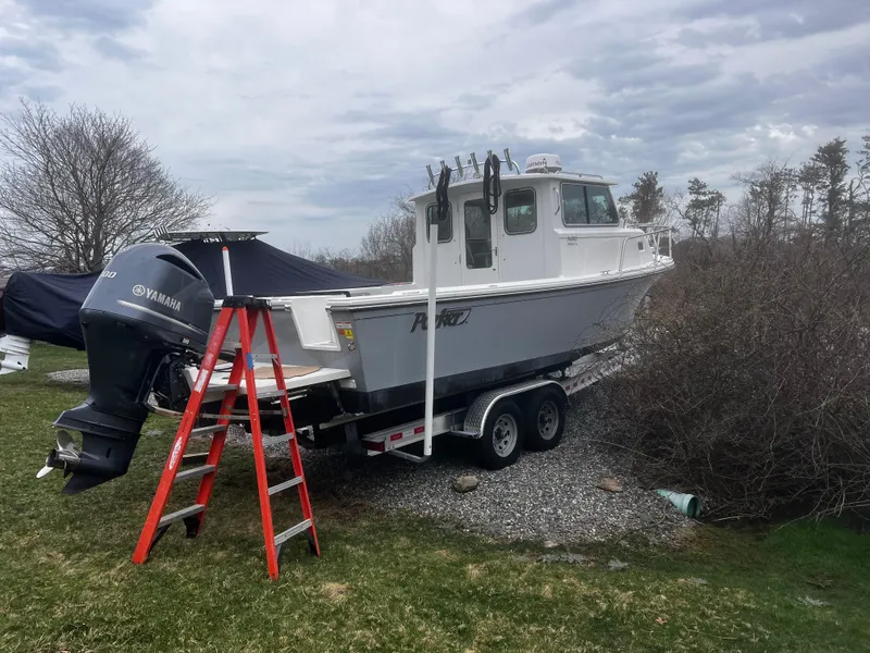 Slide: The Image of 2020 Parker 2520 XL Deep Vee Sport Cabin boat on trailer with Yamaha engine. - 6