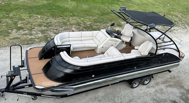 The Image of 2014 Bennington 2550 QSR pontoon boat on trailer, black exterior, beige interior. - 0