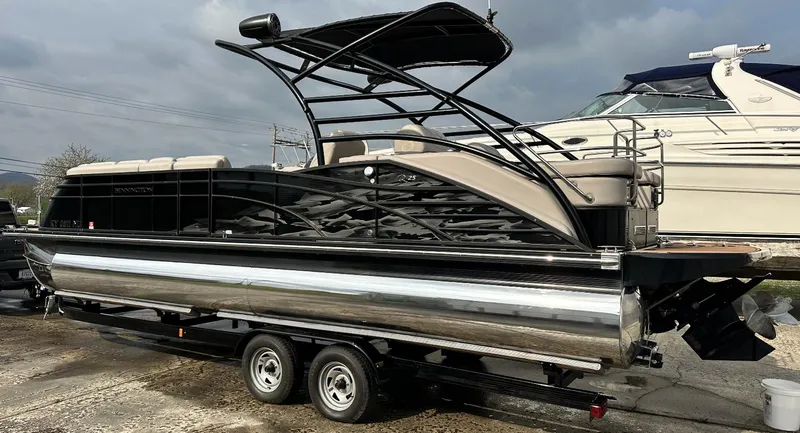 Slide: The Image of 2014 Bennington 2550 QSR pontoon boat on a trailer. - 7
