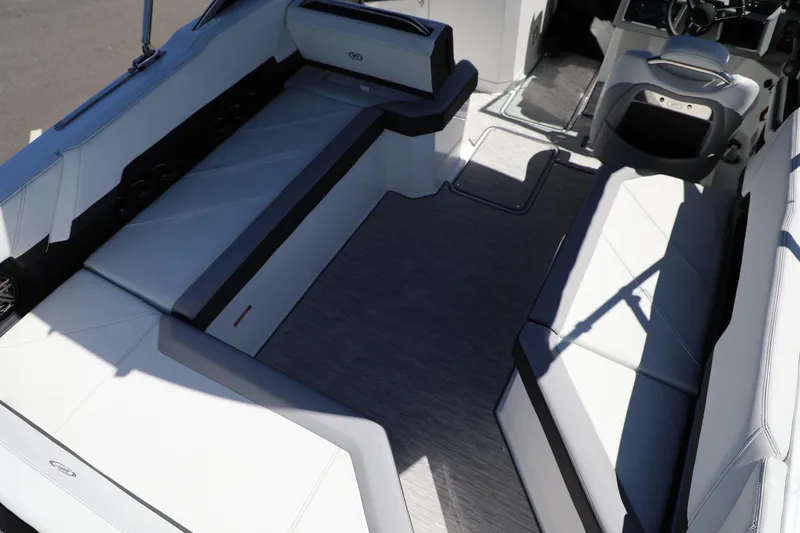 Slide: The Image of Cobalt R8 2024 - 8