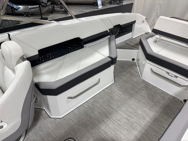 Slide: The Image of Cobalt R8 2023 - 10