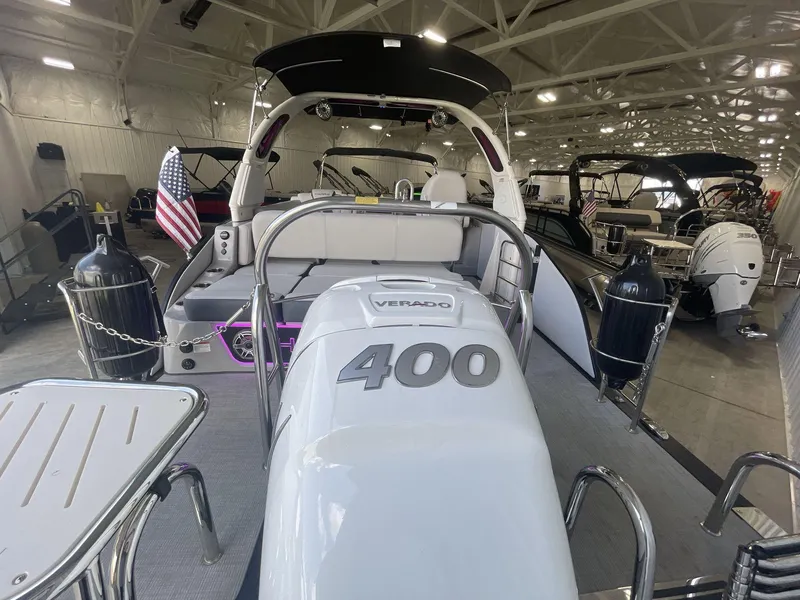 Slide: The Image of 2023 Harris Grand Mariner 250 boat with Verado 400 engine in showroom. - 5