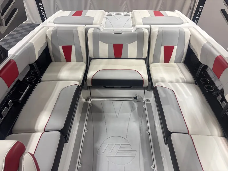 Slide: The Image of Malibu Wakesetter 23 LSV 2023 - 10