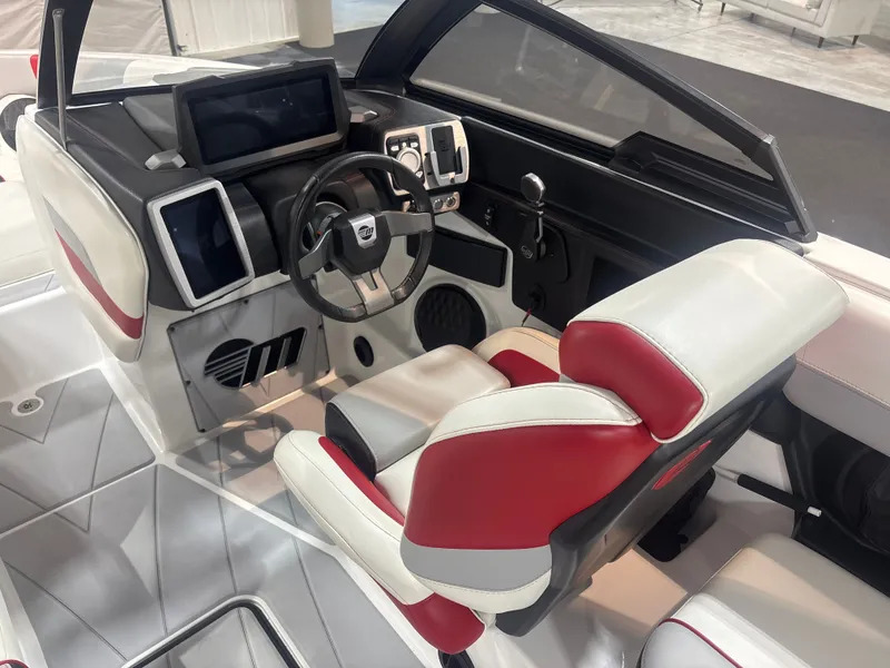 Slide: The Image of Malibu Wakesetter 23 LSV 2023 - 12