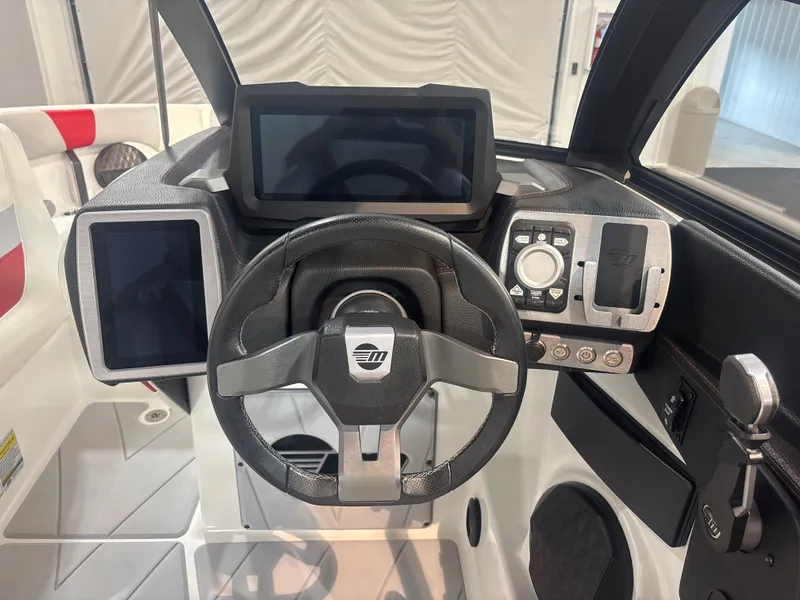 Slide: The Image of Malibu Wakesetter 23 LSV 2023 - 13