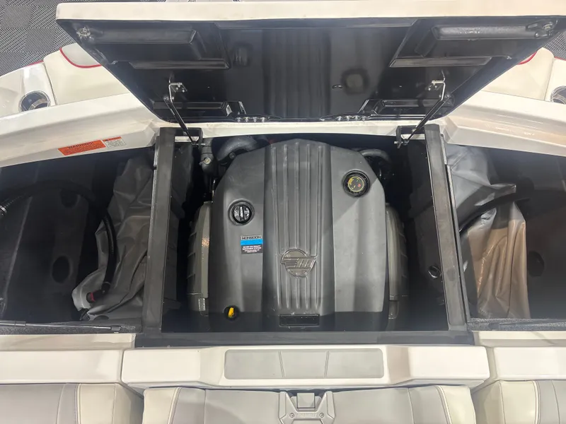 Slide: The Image of Malibu Wakesetter 23 LSV 2023 - 16