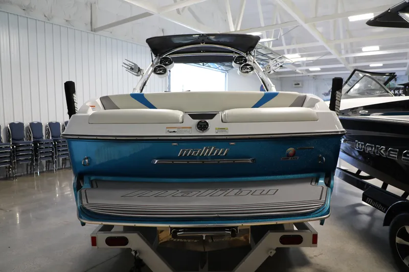 Slide: The Image of Malibu 24MXZ 2013 - 11