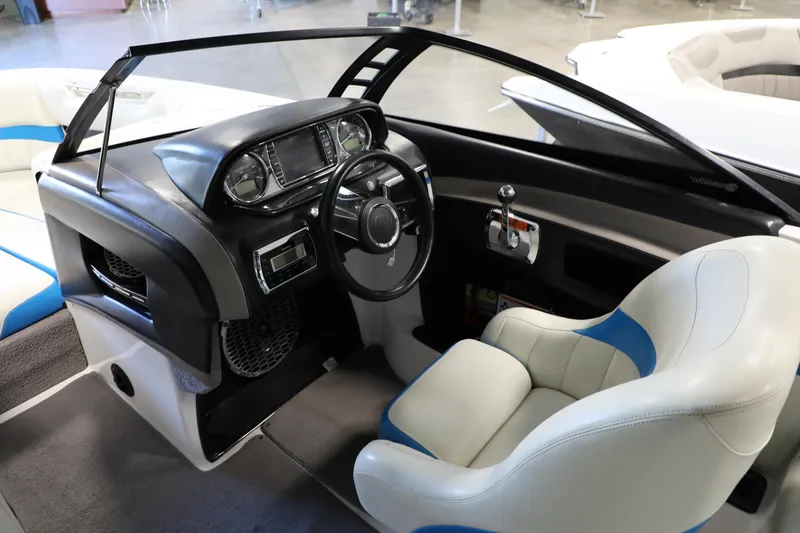 Slide: The Image of Malibu 24MXZ 2013 - 14