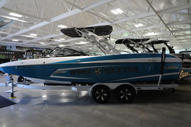 Slide: The Image of Malibu 24MXZ 2013 - 2