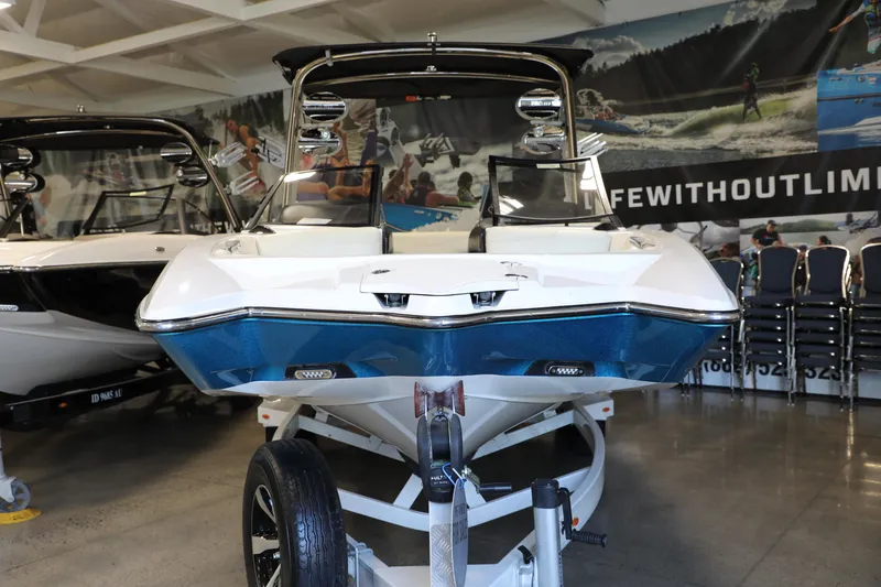 Slide: The Image of Malibu 24MXZ 2013 - 9