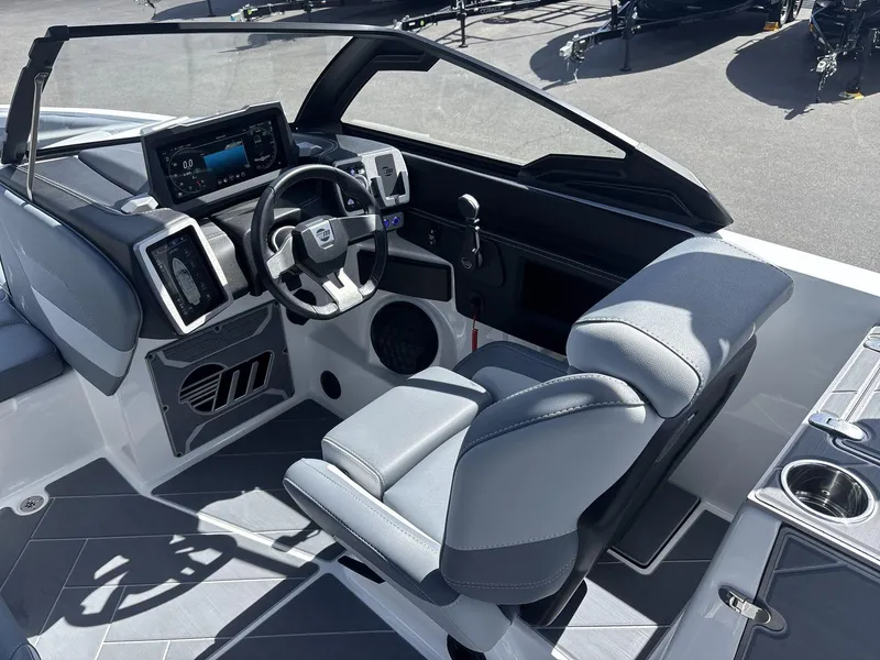 Slide: The Image of Malibu Wakesetter 25 LSV 2024 - 11