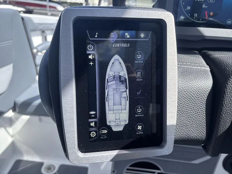 Slide: The Image of Malibu Wakesetter 25 LSV 2024 - 13