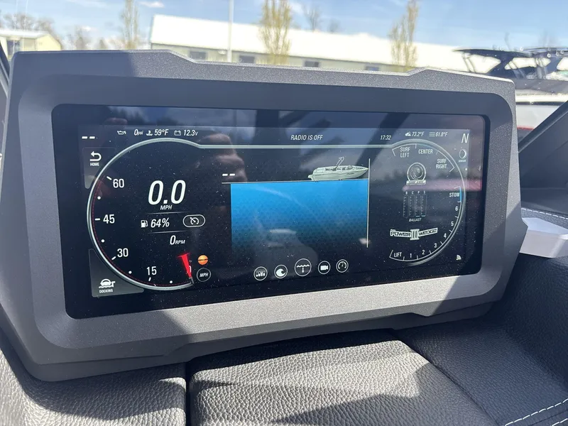 Slide: The Image of Malibu Wakesetter 25 LSV 2024 - 14