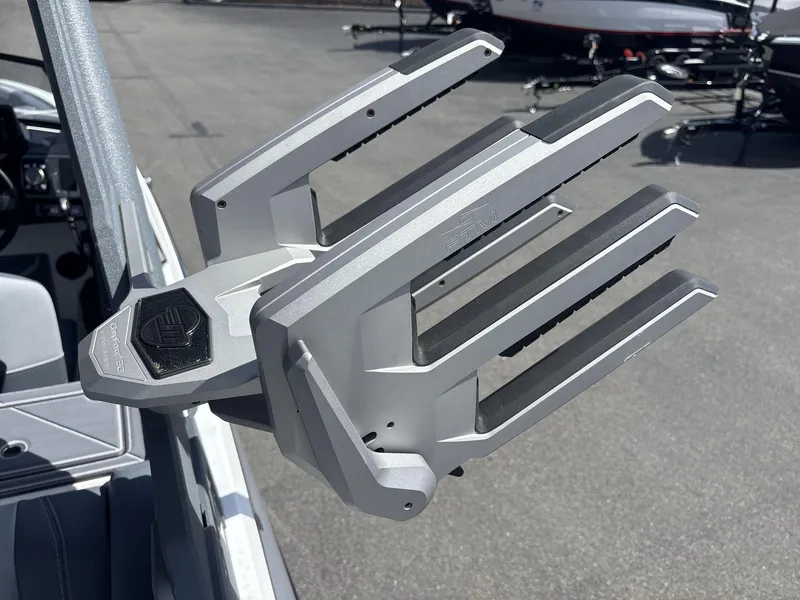 Slide: The Image of Malibu Wakesetter 25 LSV 2024 - 17