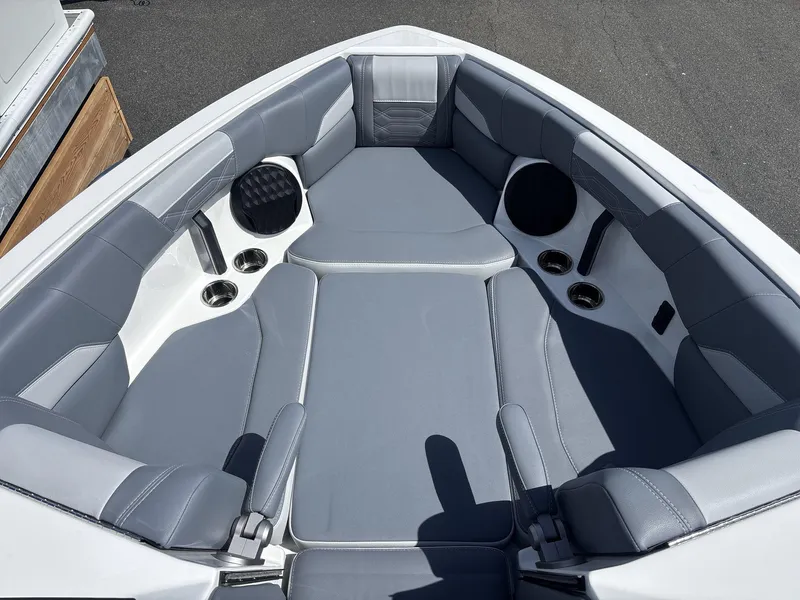 Slide: The Image of Malibu Wakesetter 25 LSV 2024 - 8