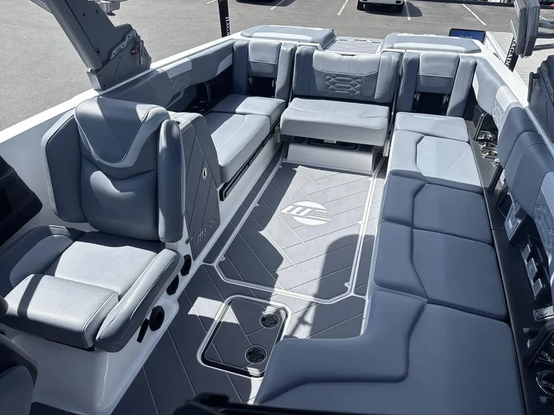 Slide: The Image of Malibu Wakesetter 25 LSV 2024 - 9