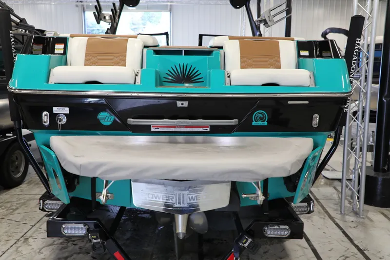 Slide: The Image of Malibu 26 LSV 2023 - 11