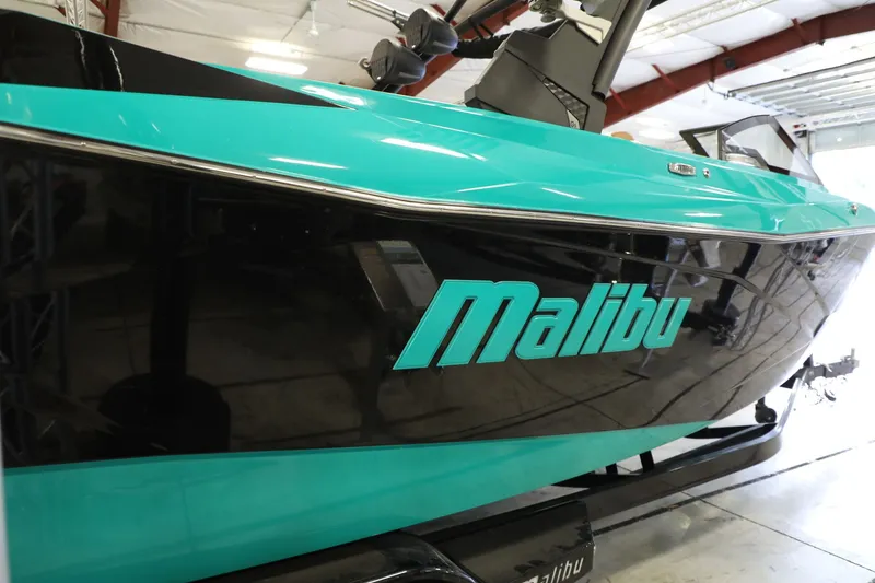Slide: The Image of Malibu 26 LSV 2023 - 13