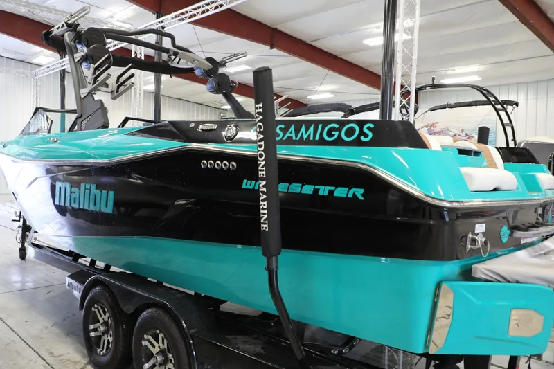 Slide: The Image of Malibu 26 LSV 2023 - 14