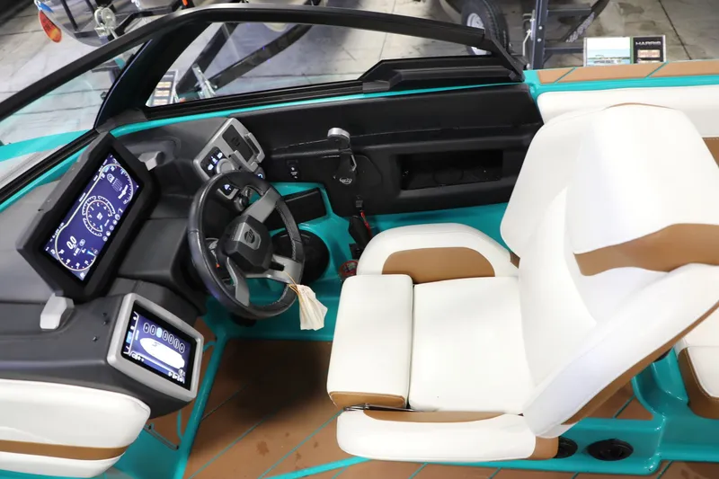 Slide: The Image of Malibu 26 LSV 2023 - 18