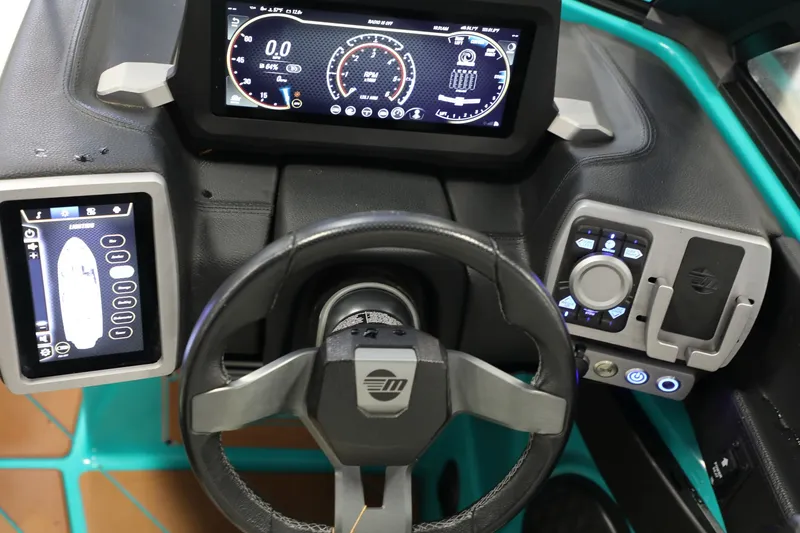 Slide: The Image of Malibu 26 LSV 2023 - 19