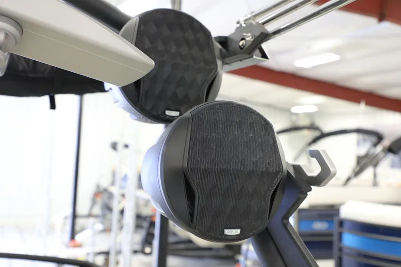 Slide: The Image of Malibu 26 LSV 2023 - 9