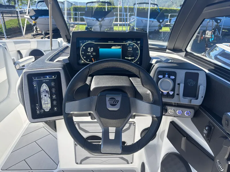 Slide: The Image of Malibu 26 LSV 2024 - 10