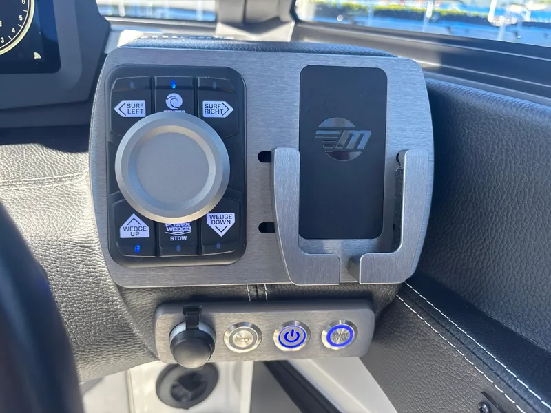 Slide: The Image of Malibu 26 LSV 2024 - 13