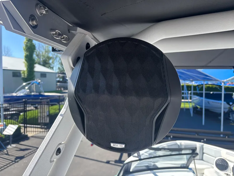 Slide: The Image of Malibu 26 LSV 2024 - 17