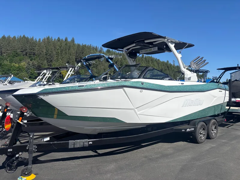 Slide: The Image of Malibu 26 LSV 2024 - 2