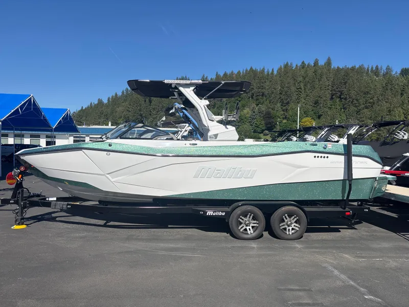 Slide: The Image of Malibu 26 LSV 2024 - 3