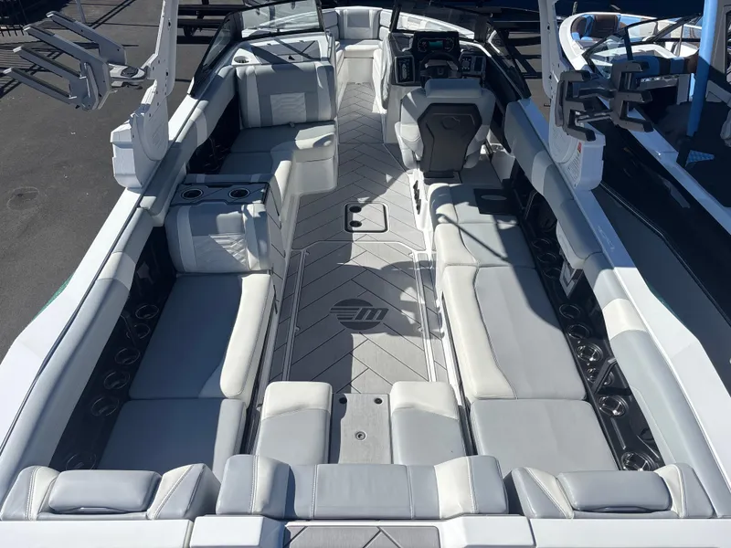Slide: The Image of Malibu 26 LSV 2024 - 5