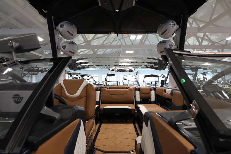 Slide: The Image of Malibu M240 2023 - 12