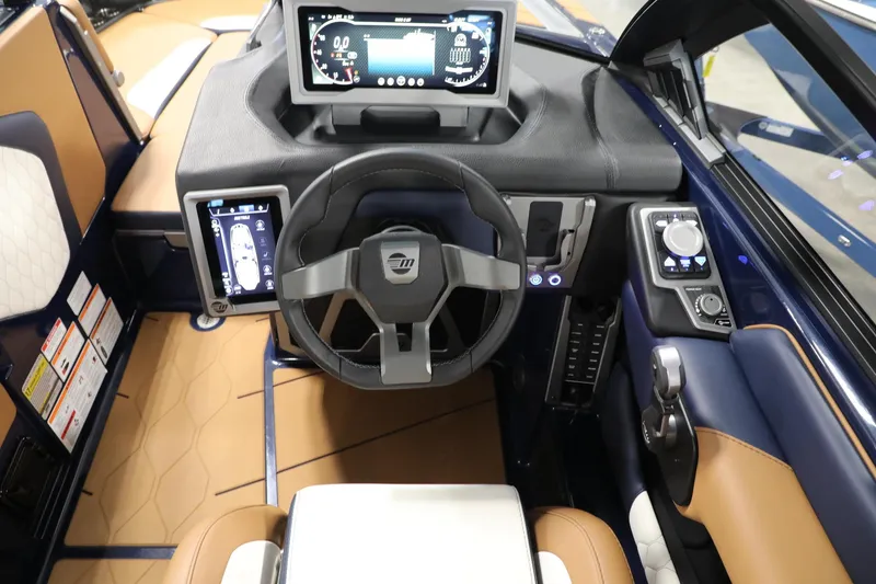 Slide: The Image of Malibu M240 2023 - 8