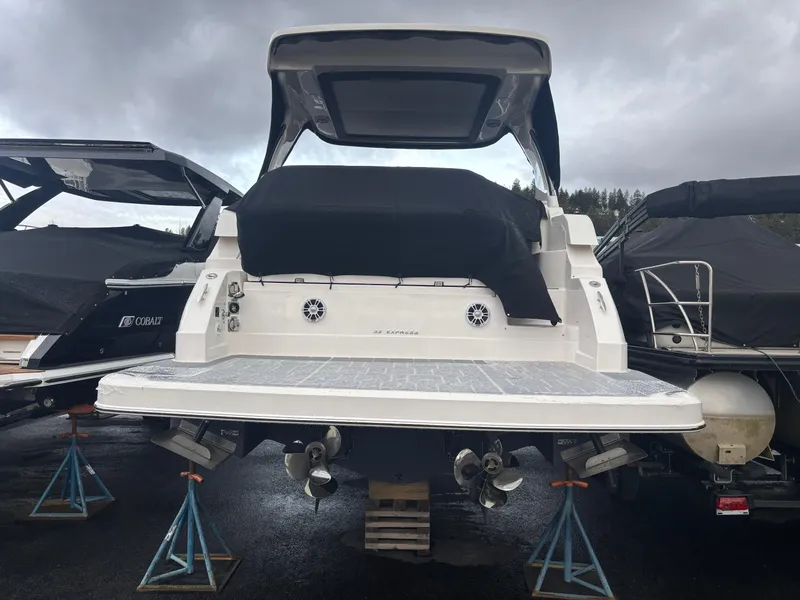 Slide: The Image of Regal 33 Express 2024 - 6