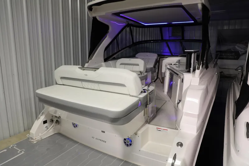 Slide: The Image of Regal 33 Express 2024 - 7