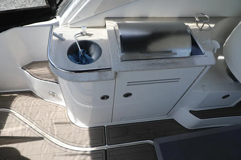 Slide: The Image of Sea Ray 330 Sundancer 2008 - 21